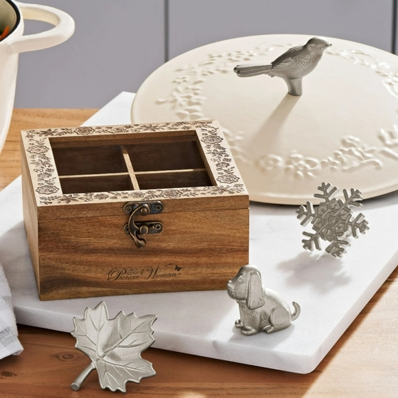 💕 New Pioneer Woman Dutch Oven Knobs with Wooden Gift Storage Chest